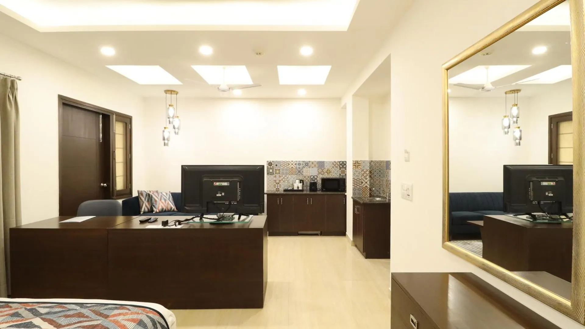 Ahuja Residency City Centre Gurgaon 3*,  Índia