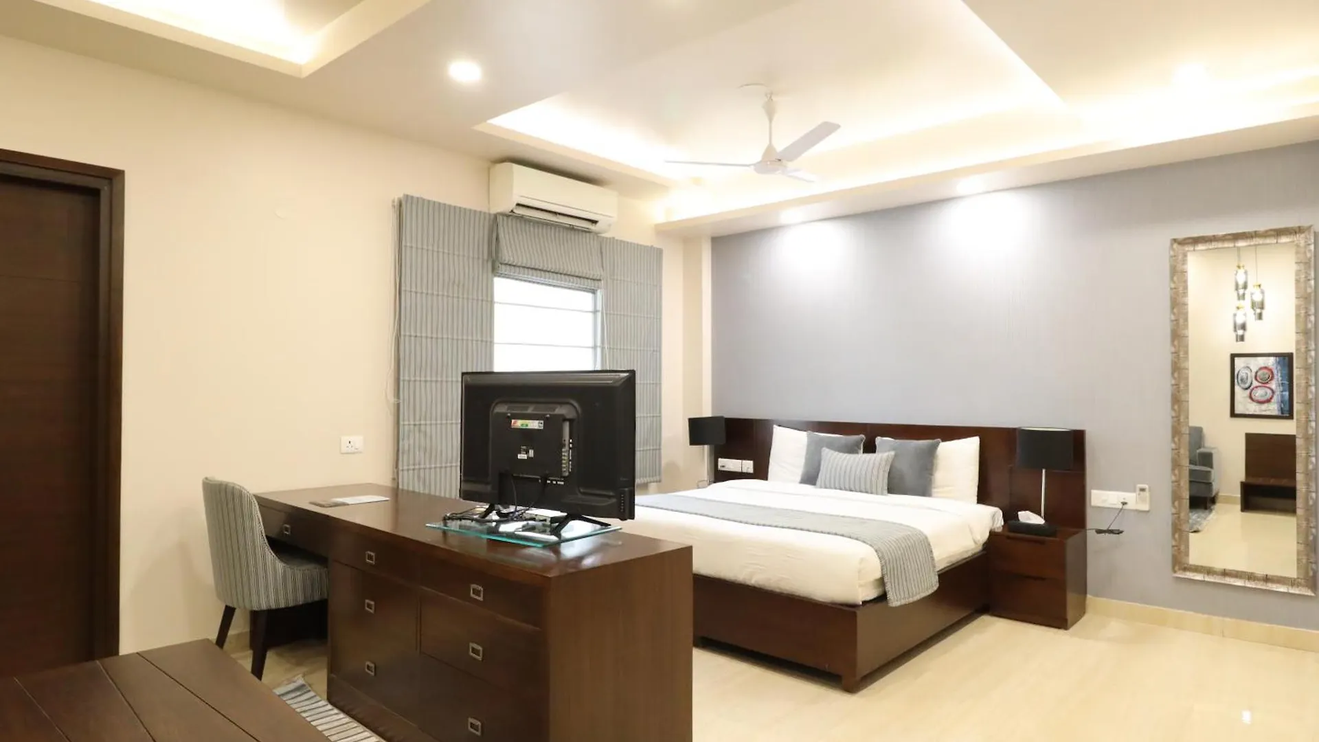 Ahuja Residency City Centre Gurgaon 3*,  Índia