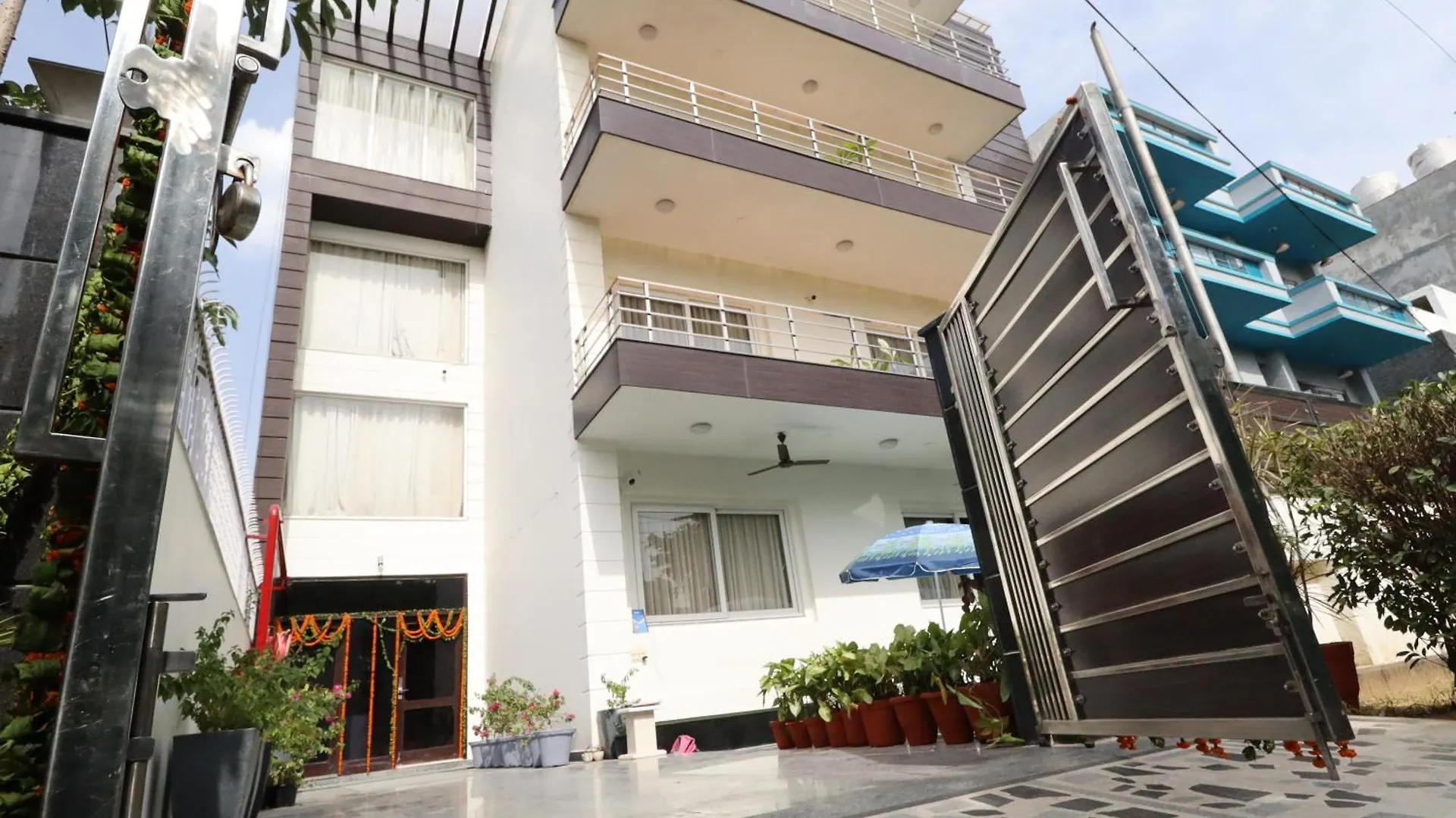 Ahuja Residency City Centre Gurgaon Hotel